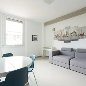 https://porta-nuova-luminoso-e-moderno-bilocale.italymilanhotels.net