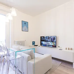 https://centrale-suite-with-balcony-top-collection.italymilanhotels.net